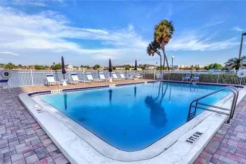 Condominio en alquiler en Saint Pete Beach, Florida, 2 dormitorios, 105.07 m2 № 1354979 - foto 15