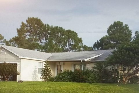 House in Punta Gorda, Florida 3 bedrooms, 111.48 sq.m. № 1354936 - photo 1