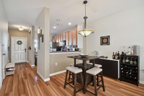 Townhouse in Tampa, Florida 2 bedrooms, 120.03 sq.m. № 990666 - photo 11