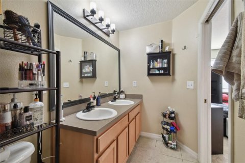 Townhouse in Tampa, Florida 2 bedrooms, 120.03 sq.m. № 990666 - photo 27