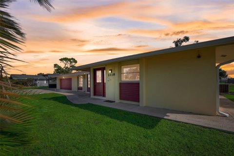 House in Port Charlotte, Florida 4 bedrooms, 225.38 sq.m. № 961888 - photo 1