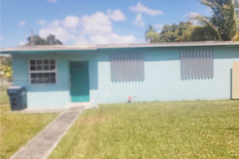 Casa en venta en Miami, Florida, 3 dormitorios, 73.58 m2 № 1375714 - foto 1