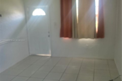 House in Miami, Florida 3 bedrooms, 73.58 sq.m. № 1375714 - photo 12