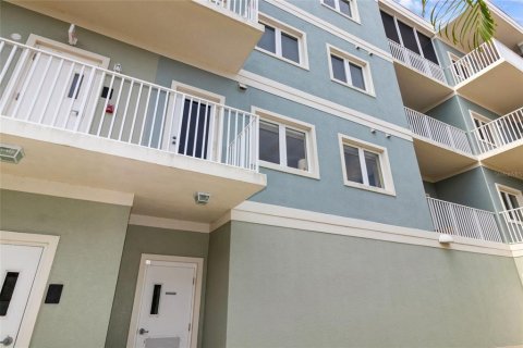 Condominio en venta en Englewood, Florida, 2 dormitorios, 165.37 m2 № 600608 - foto 1