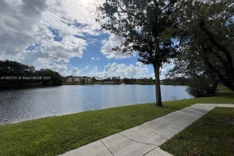 Condo in Hollywood, Florida, 2 bedrooms  № 1221712 - photo 13