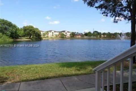 Condo in Hollywood, Florida, 2 bedrooms  № 1221712 - photo 3