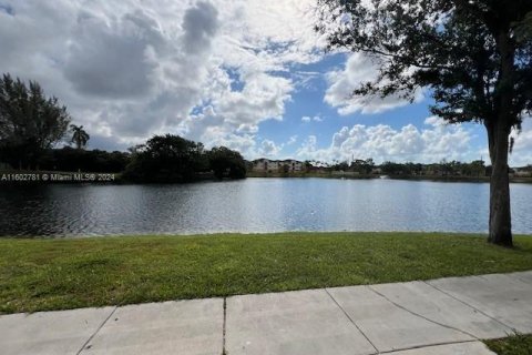 Copropriété à vendre à Hollywood, Floride: 2 chambres, 69.58 m2 № 1221712 - photo 12