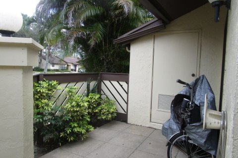 House in Royal Palm Beach, Florida 2 bedrooms, 103.31 sq.m. № 1009515 - photo 1