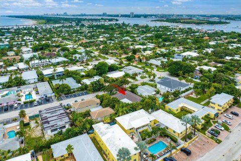 Villa ou maison à louer à Palm Beach Shores, Floride: 3 chambres, 250.84 m2 № 788314 - photo 1