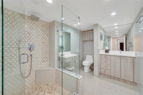 Condo in Aventura, Florida, 2 bedrooms  № 1418234 - photo 29