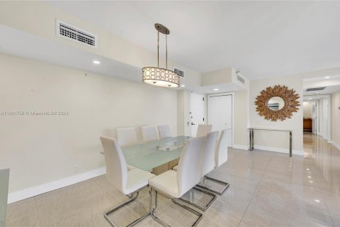 Condo in Aventura, Florida, 2 bedrooms  № 1418234 - photo 7