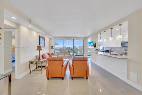 Condo in Aventura, Florida, 2 bedrooms  № 1418234 - photo 9