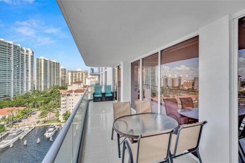 Condo in Aventura, Florida, 2 bedrooms  № 1418234 - photo 23