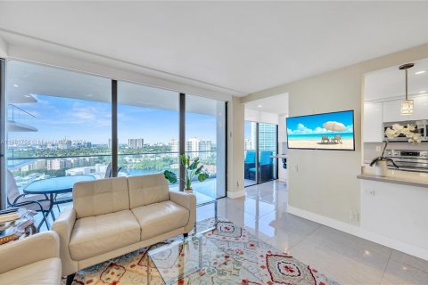 Condo in Aventura, Florida, 2 bedrooms  № 1418234 - photo 17