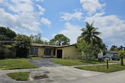 House in Sunrise, Florida 5 bedrooms, 124.49 sq.m. № 1013438 - photo 23
