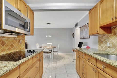 Condo in Coconut Creek, Florida, 1 bedroom  № 1384268 - photo 9