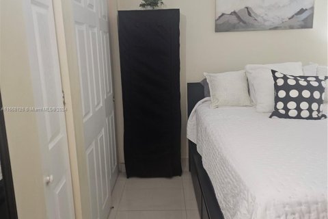 Condo in Miami, Florida, 2 bedrooms  № 1384349 - photo 15