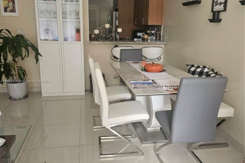 Condominio en venta en Miami, Florida, 2 dormitorios, 89.65 m2 № 1384349 - foto 3