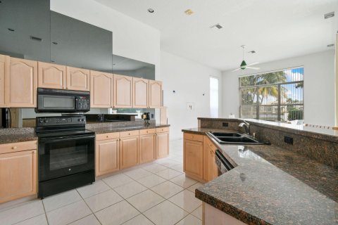 House in Palm Beach Gardens, Florida 3 bedrooms, 295.62 sq.m. № 738412 - photo 25