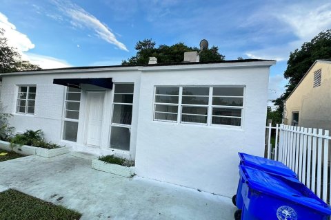 Commercial property in Miami, Florida 146.23 sq.m. № 738457 - photo 9