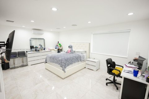 Villa ou maison à vendre à Miami, Floride: 4 chambres, 236.16 m2 № 1237664 - photo 24