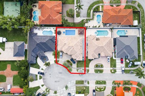 House in Miami, Florida 4 bedrooms, 236.16 sq.m. № 1237664 - photo 30