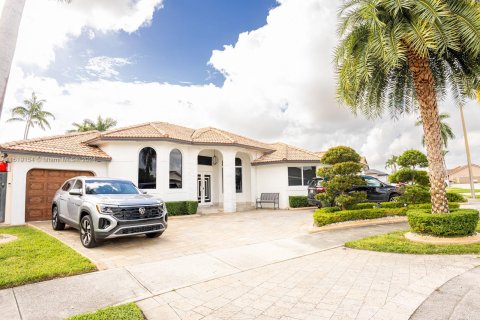 Villa ou maison à vendre à Miami, Floride: 4 chambres, 236.16 m2 № 1237664 - photo 3