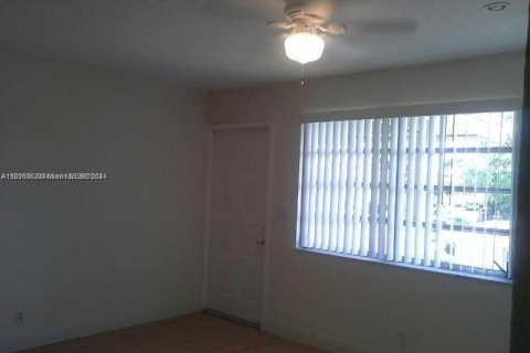 Condo in Coral Springs, Florida, 2 bedrooms  № 1237745 - photo 4