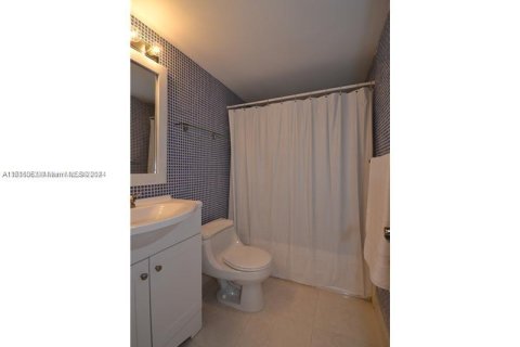 Condo in Coral Springs, Florida, 2 bedrooms  № 1237745 - photo 8