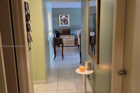 Condo in Miami, Florida, 2 bedrooms  № 1377564 - photo 19