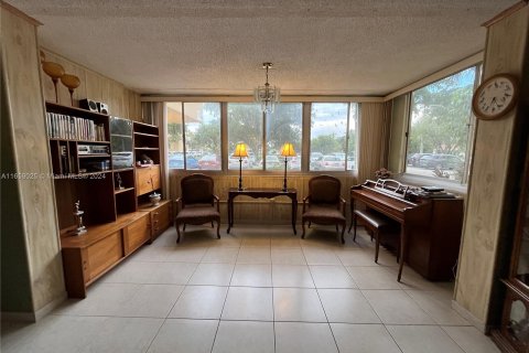 Condo in Miami, Florida, 2 bedrooms  № 1377564 - photo 11