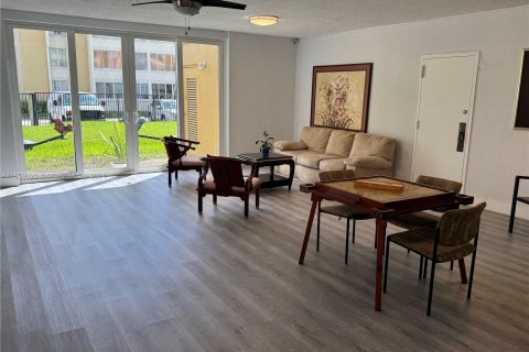 Condo in Miami, Florida, 2 bedrooms  № 1377564 - photo 27