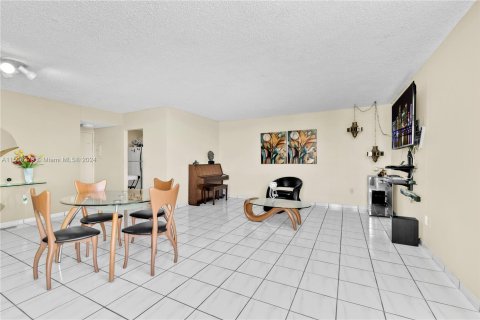 Condo in Miami Beach, Florida, 2 bedrooms  № 1401301 - photo 6