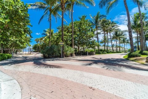 Condo in Miami Beach, Florida, 2 bedrooms  № 1401301 - photo 12