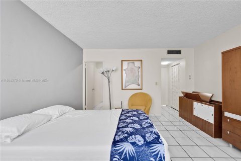 Condo in Miami Beach, Florida, 2 bedrooms  № 1401301 - photo 8