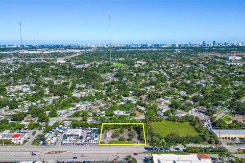 Propiedad comercial en venta en West Park, Florida № 1401266 - foto 14