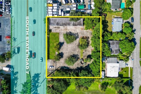 Commercial property in West Park, Florida № 1401266 - photo 5