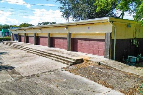 Propiedad comercial en venta en West Park, Florida № 1401266 - foto 10