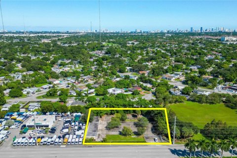 Propiedad comercial en venta en West Park, Florida № 1401266 - foto 2