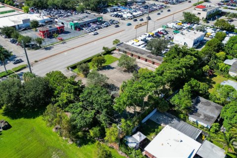 Propiedad comercial en venta en West Park, Florida № 1401266 - foto 8