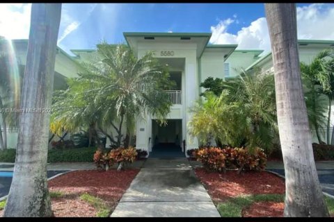 Copropriété à vendre à Doral, Floride: 1 chambre, 99.41 m2 № 1080353 - photo 2