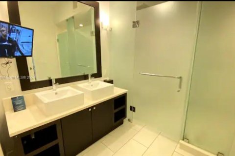 Condominio en venta en Doral, Florida, 1 dormitorio, 99.41 m2 № 1080353 - foto 26