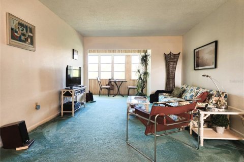 Condo in New Port Richey, Florida, 1 bedroom  № 1318561 - photo 8