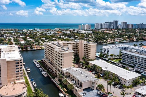 Condo in Fort Lauderdale, Florida, 3 bedrooms  № 996379 - photo 7