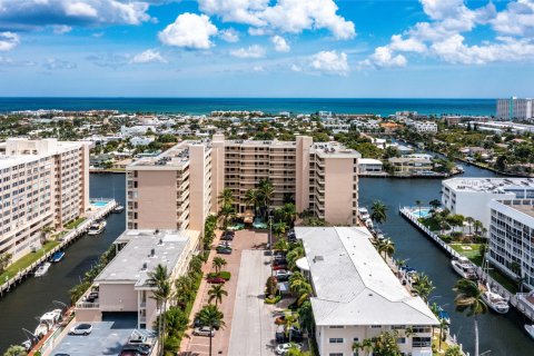 Condo in Fort Lauderdale, Florida, 3 bedrooms  № 996379 - photo 1