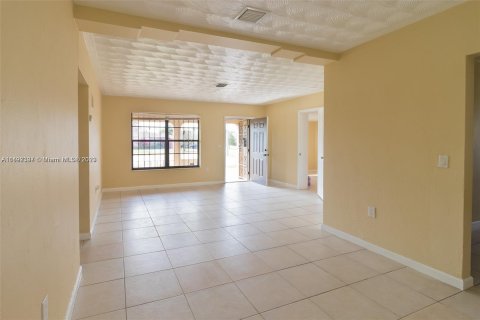 House in Miami, Florida 3 bedrooms, 116.41 sq.m. № 877992 - photo 9