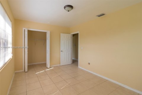 House in Miami, Florida 3 bedrooms, 116.41 sq.m. № 877992 - photo 7