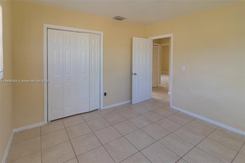 House in Miami, Florida 3 bedrooms, 116.41 sq.m. № 877992 - photo 6