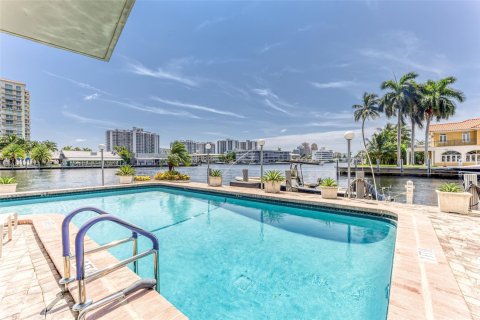 Copropriété à vendre à Fort Lauderdale, Floride: 2 chambres, 96.62 m2 № 1079205 - photo 11