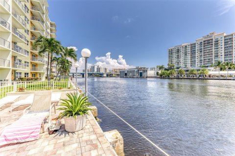 Copropriété à vendre à Fort Lauderdale, Floride: 2 chambres, 96.62 m2 № 1079205 - photo 8